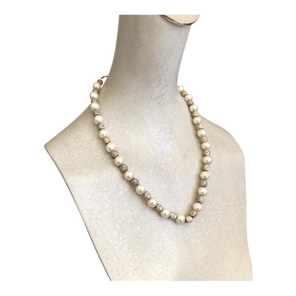Handmade Vintage Inspired Faux Pearls And Gold Gemstones Hook Closure Necklace - Picture 3 of 9